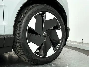 Car image 36