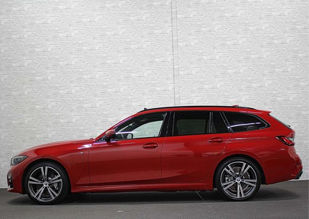 BMW 330e Touring 215 kW image number 3