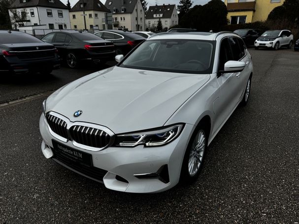 BMW 330e Luxury 185 kW image number 1