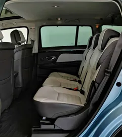 Car image 30