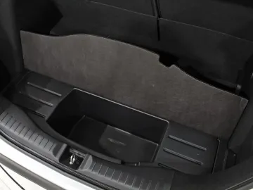 Car image 37