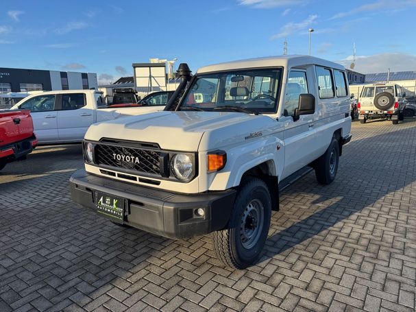 Toyota Land Cruiser 4.0 V6 170 kW image number 1