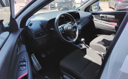 Car image 20