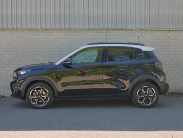 Car image 5