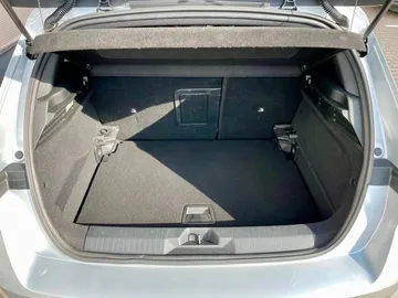 Car image 30