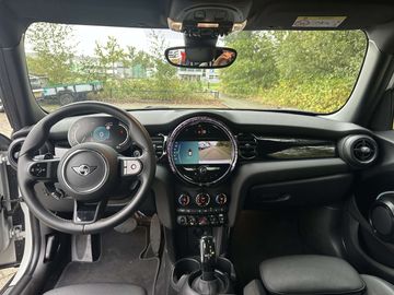 Car image 26