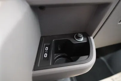 Car image 33