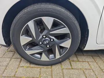 Car image 20