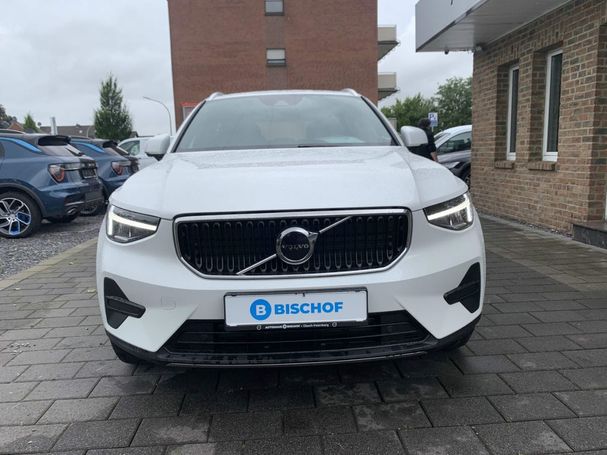 Volvo XC40 T2 Core 95 kW image number 3