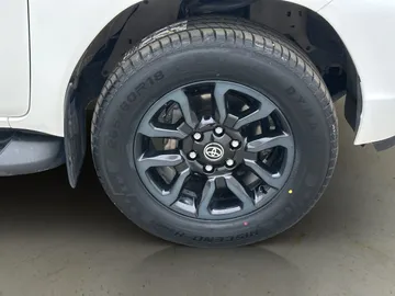 Car image 32
