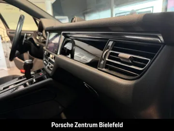 Car image 32