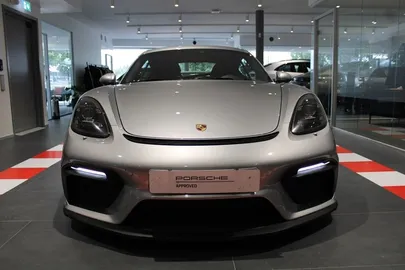 Car image 5
