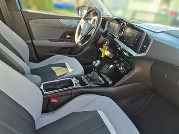 Car image 16