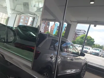 Car image 32