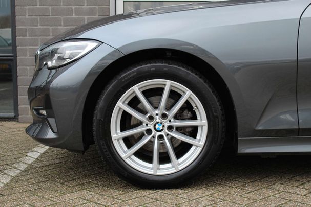 BMW 318i Touring 115 kW image number 27