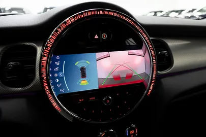 Car image 25
