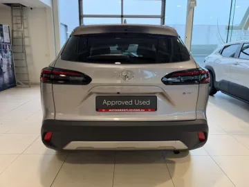 Car image 4
