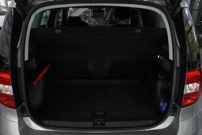 Car image 34