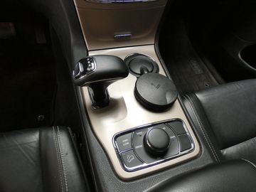 Car image 16