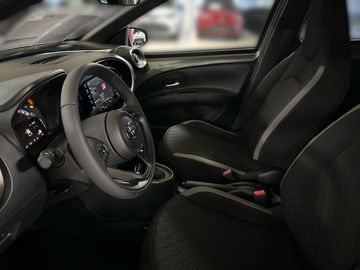 Car image 11