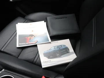 Car image 32
