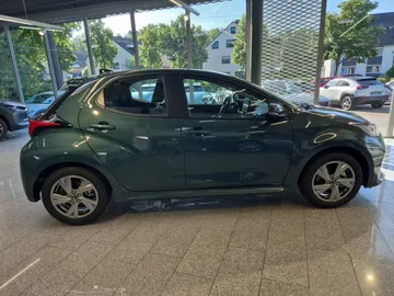 Car image 2