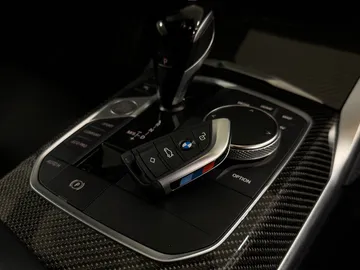 Car image 32