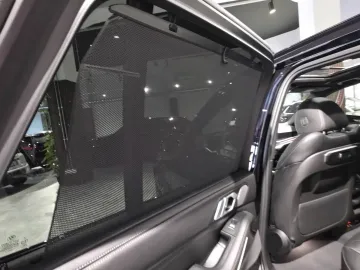 Car image 32