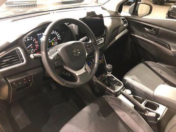 Car image 12