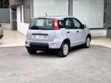 Car image 4