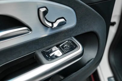 Car image 38