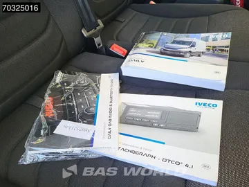 Car image 27