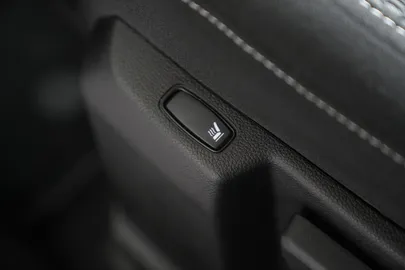 Car image 34