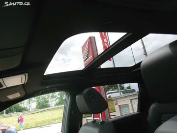 Car image 29