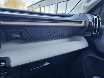 Car image 29