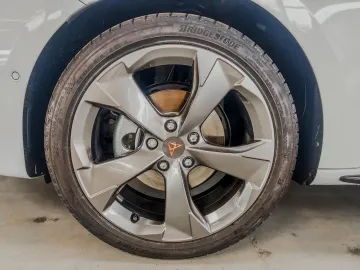 Car image 36