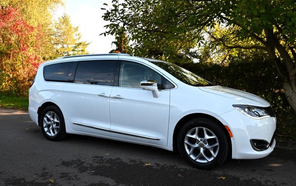 Chrysler Pacifica 214 kW image number 9