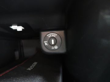 Car image 30