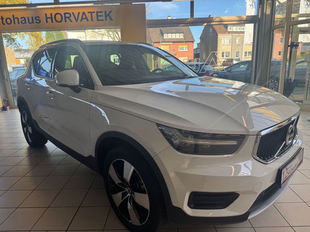 Volvo XC40 Momentum 120 kW image number 2