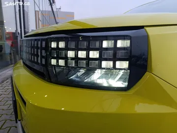 Car image 19