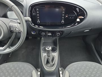 Car image 11