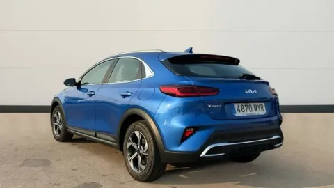 Car image 4