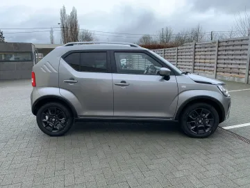 Car image 4