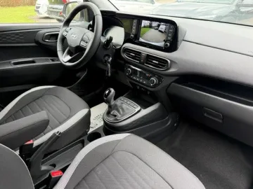 Car image 12