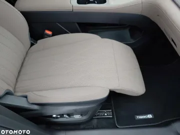 Car image 36