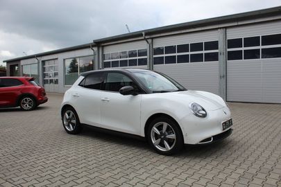Car image 2