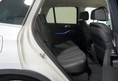 Car image 37