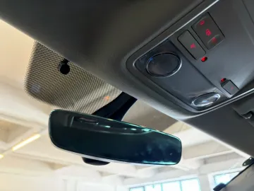 Car image 40