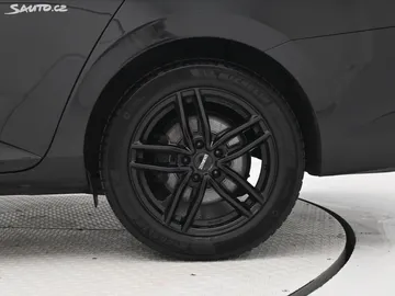 Car image 32