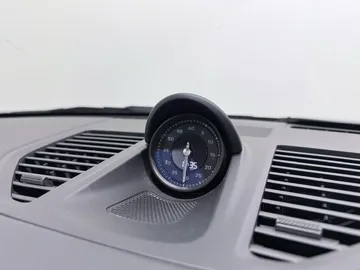 Car image 28